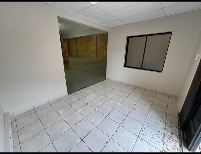 472M² WAREHOUSE TO LET IN LASER PARK